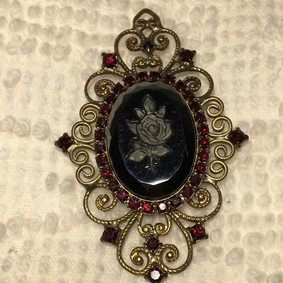 Antique Engraved Rose & Rhinestone Brooch - Picture 5 of 7